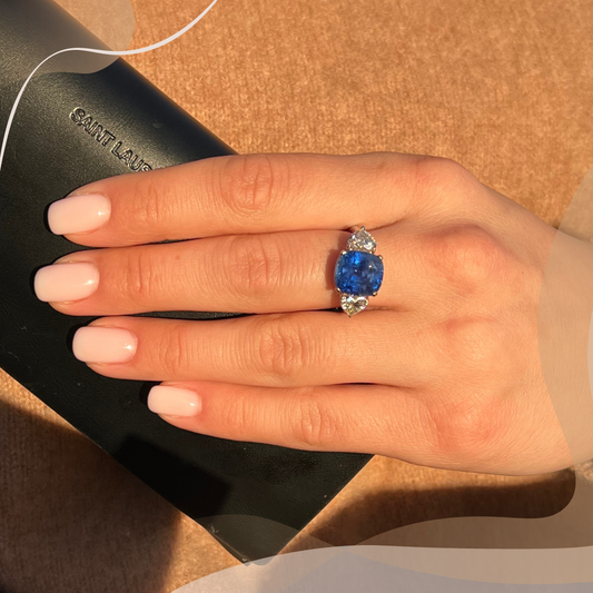 What are star sapphires and how do they form?