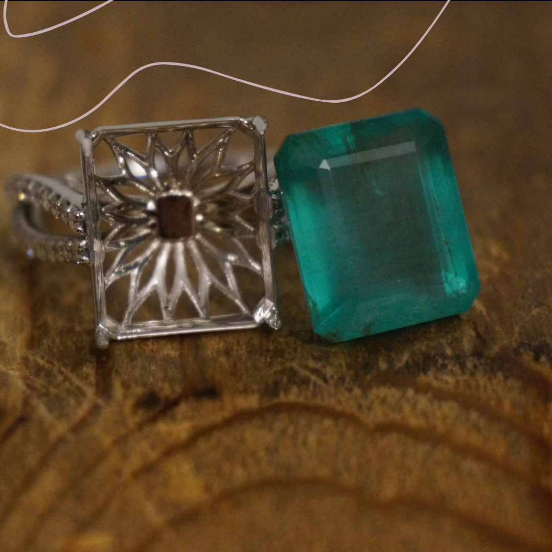How to wear Emerald jewelry?