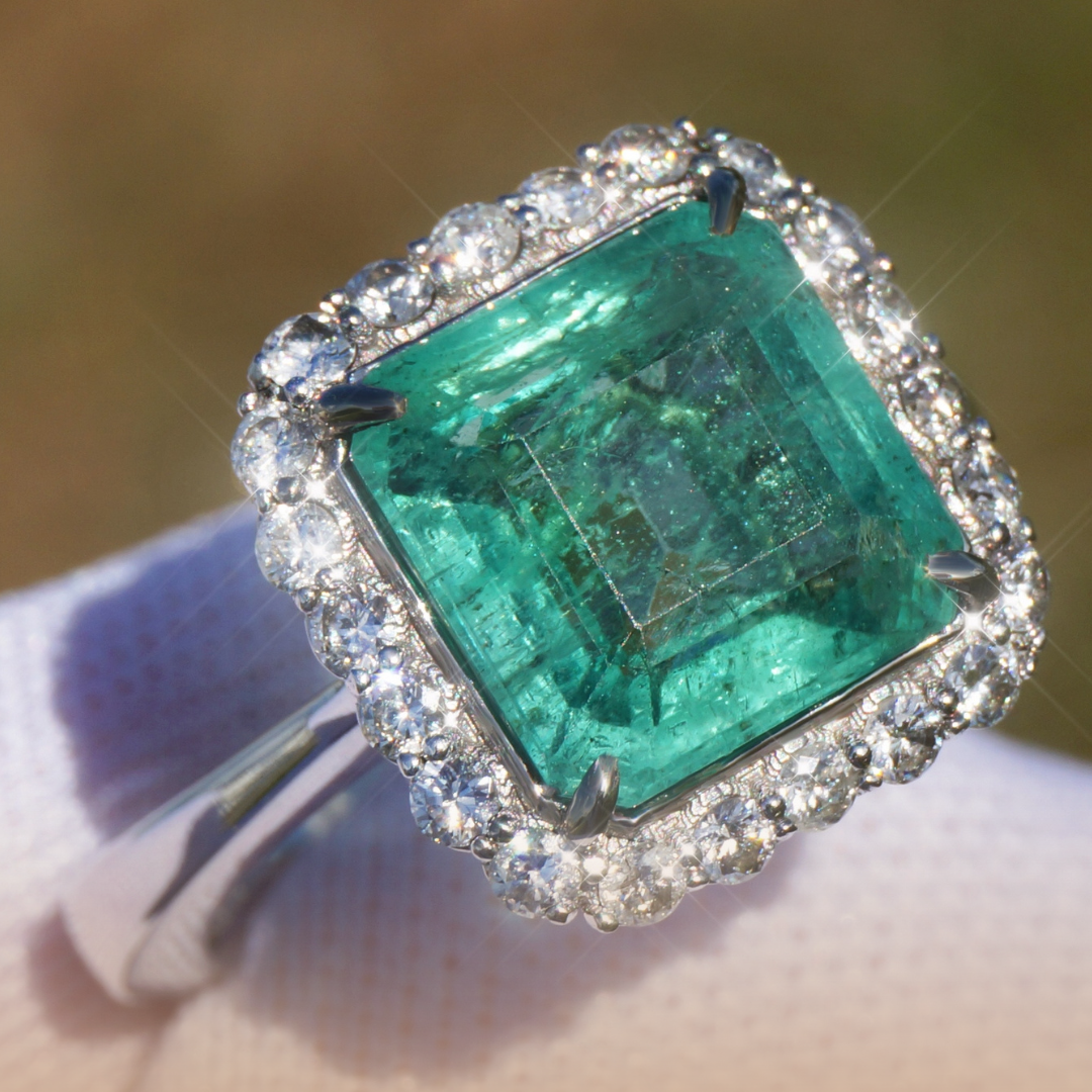 How to shop jewelry with Emeralds online? 