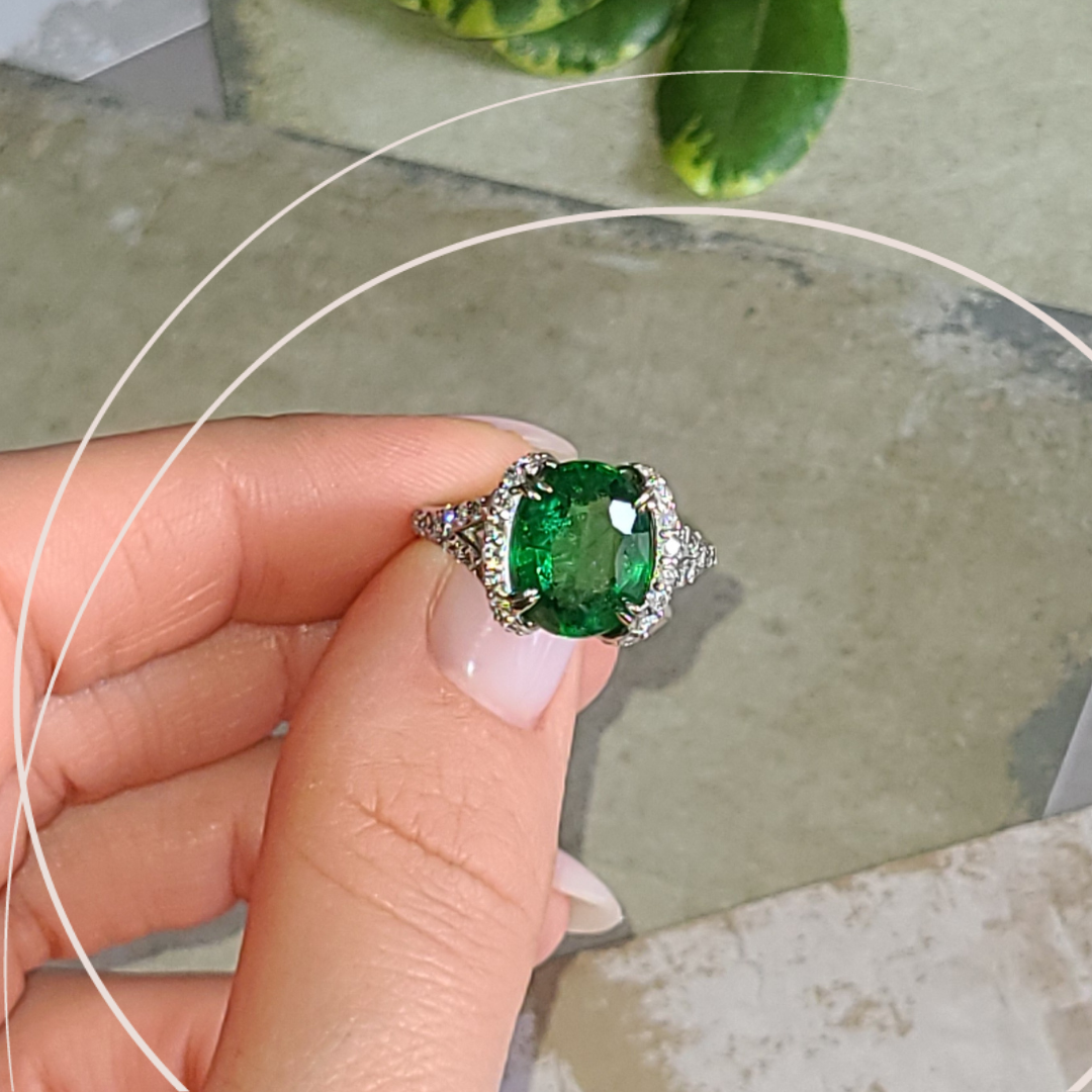 Is it normal for an tsavorite to have inclusions? – Goldaevo Jewelry