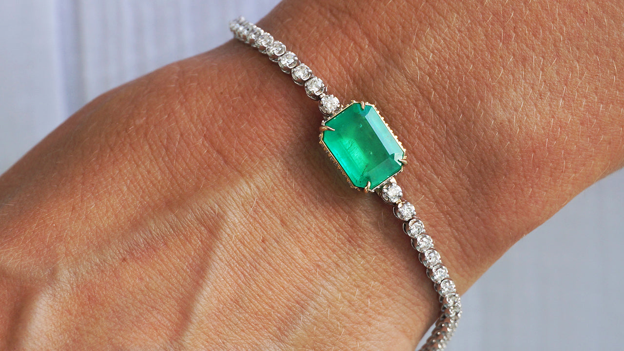 Load video: green emerald gia certified bracelet diamond gold real natural